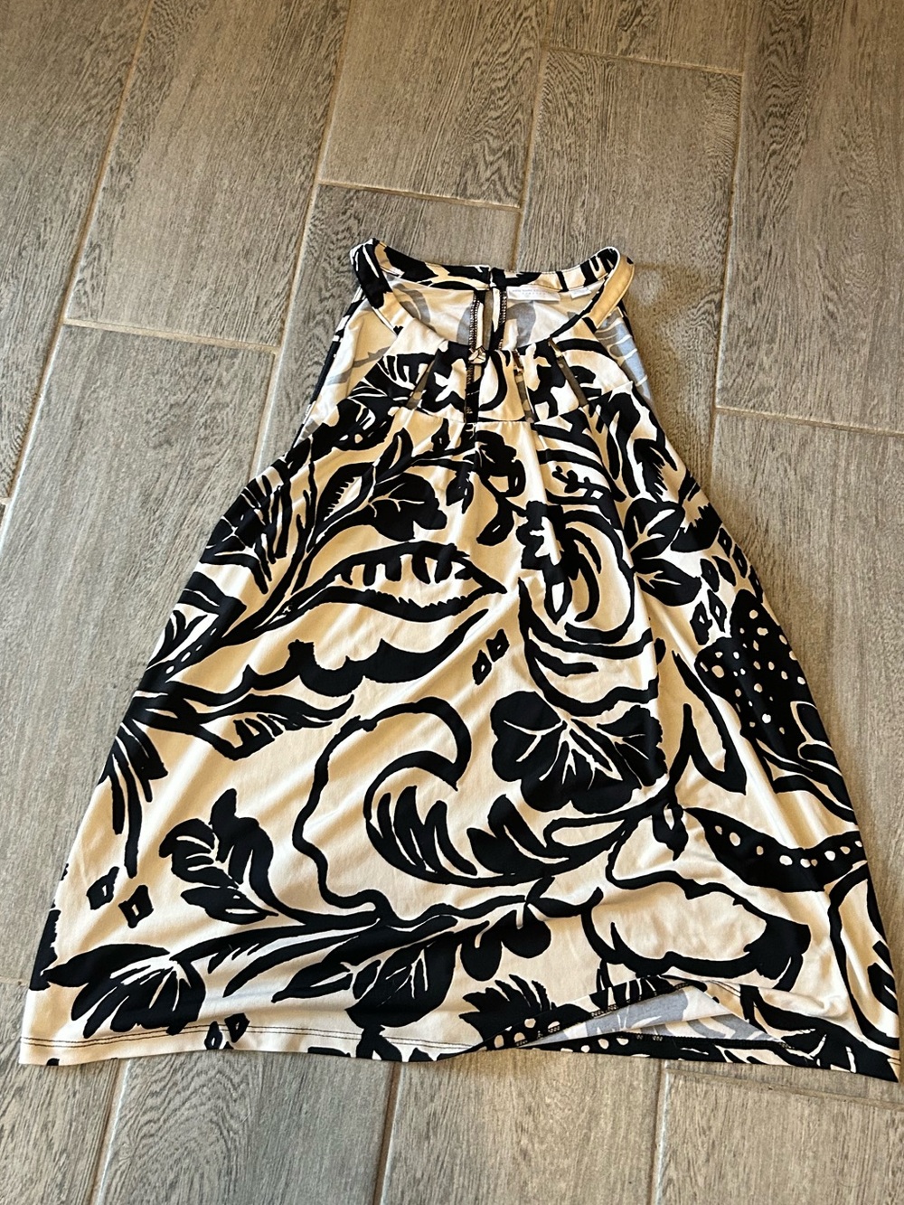 New York & Company Stretch Black & White Floral sleeveless top - size xl